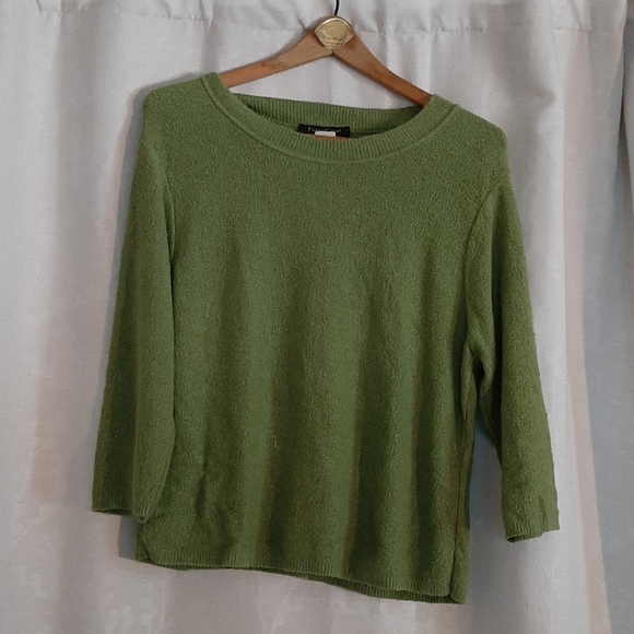 sweater - Picture 1 of 3